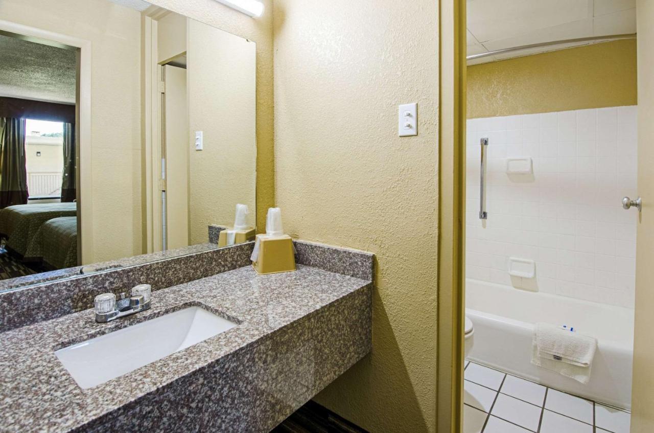 Travel Inn Bristol Near State Street Bagian luar foto